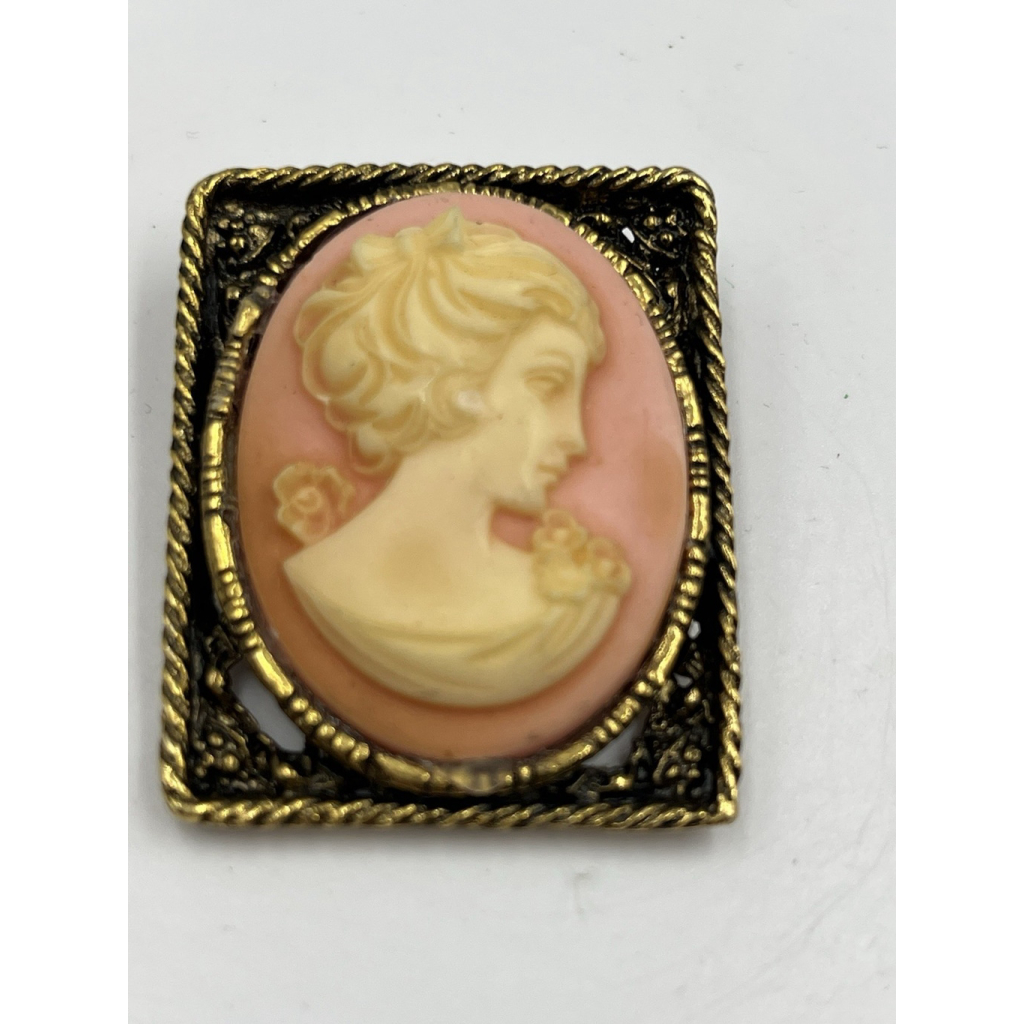 Vintage Pink Cameo Brooch Pendant Collectible Chunky Jewelry See This Beauty